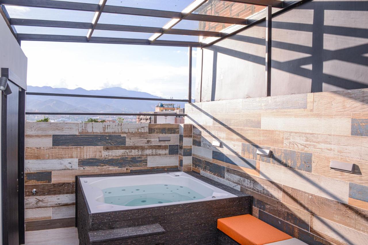 Apartamento Lleras Ac Hot Tub Medellin Ngoại thất bức ảnh