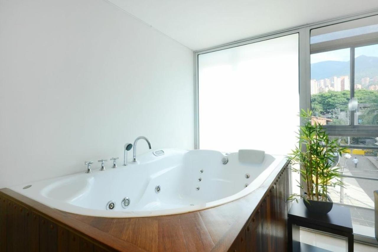 Apartamento Lleras Ac Hot Tub Medellin Ngoại thất bức ảnh